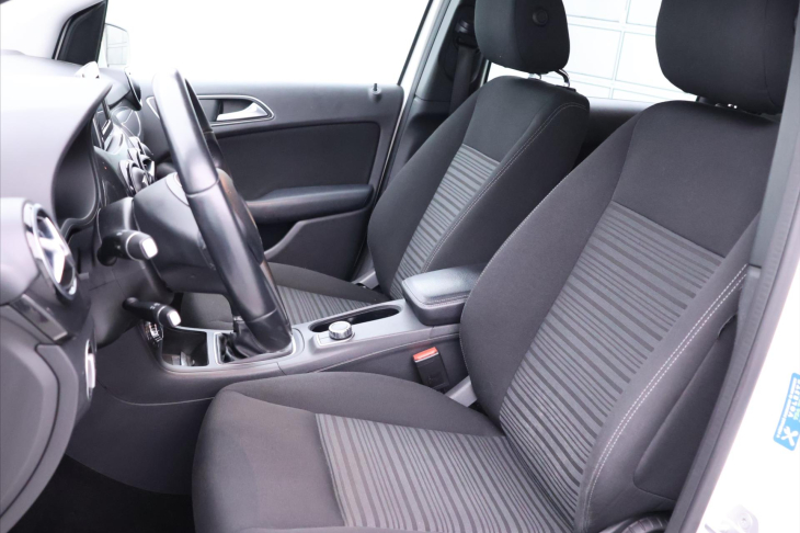 Mercedes-Benz Třídy B 1,6 180 90kW Xenon, Serv.kn.