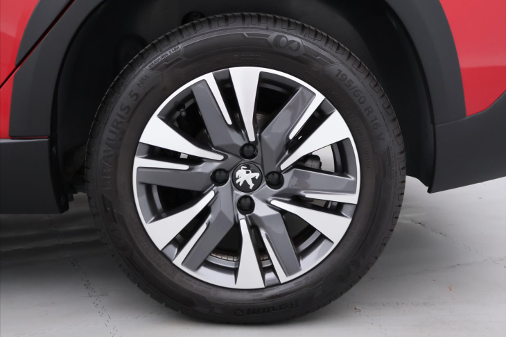 Peugeot 2008 1,2 PureTech 60kW Allure CZ