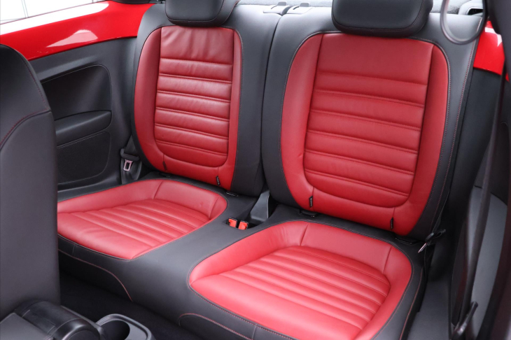 Volkswagen Beetle 1,2 TSI 77kW Aut.klima Kůže