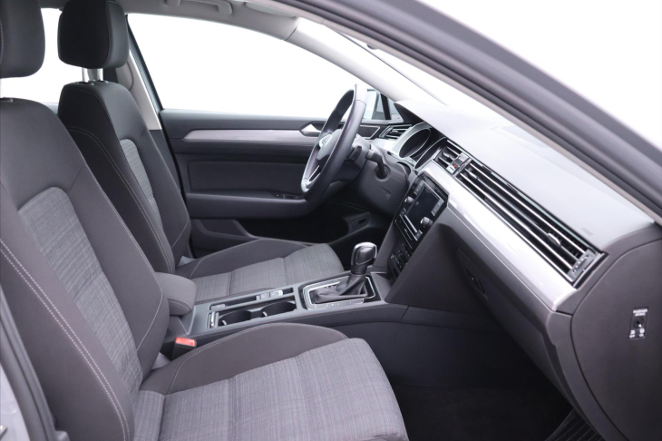 Volkswagen Passat 1,5 TSI 110kW DSG Business CZ