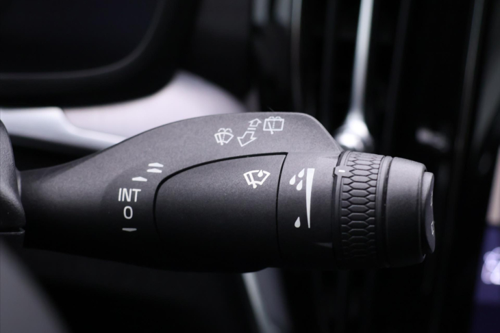 Volvo V60 2,0 D4 Aut. Momentum 1.Maj.