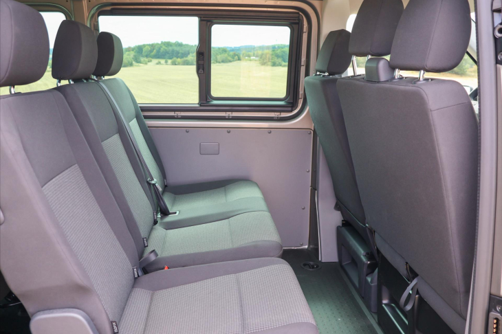 Volkswagen Transporter 2,0 TDI DSG Bulli Long 9-Míst