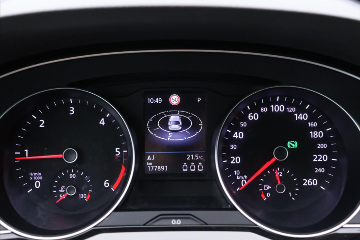 Volkswagen Passat 2,0 TDI  DSG LED Elegance DPH