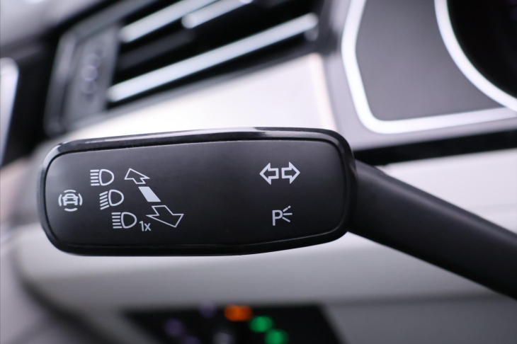 Volkswagen Passat 2,0 TDI  DSG LED Elegance DPH