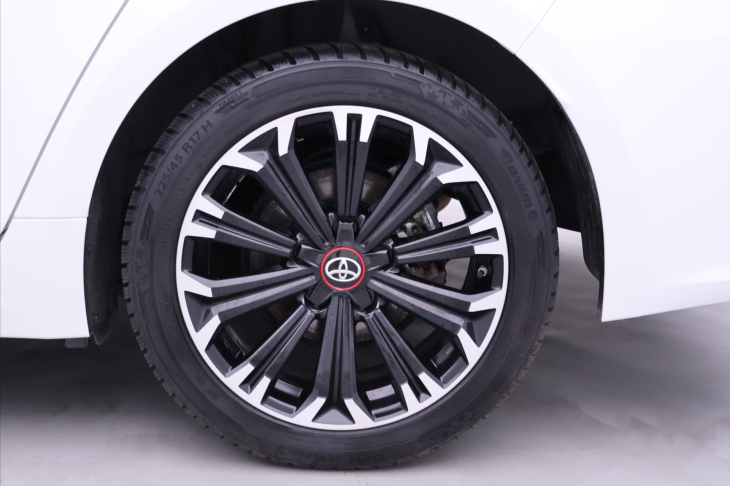 Toyota Corolla 1,8 Hybrid e-CVT 1.Maj DPH GR