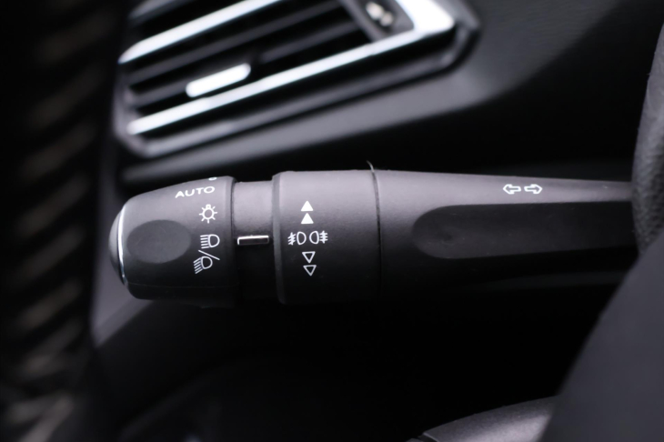 Peugeot 308 2,0 BlueHDI 110kW Aut. Allure