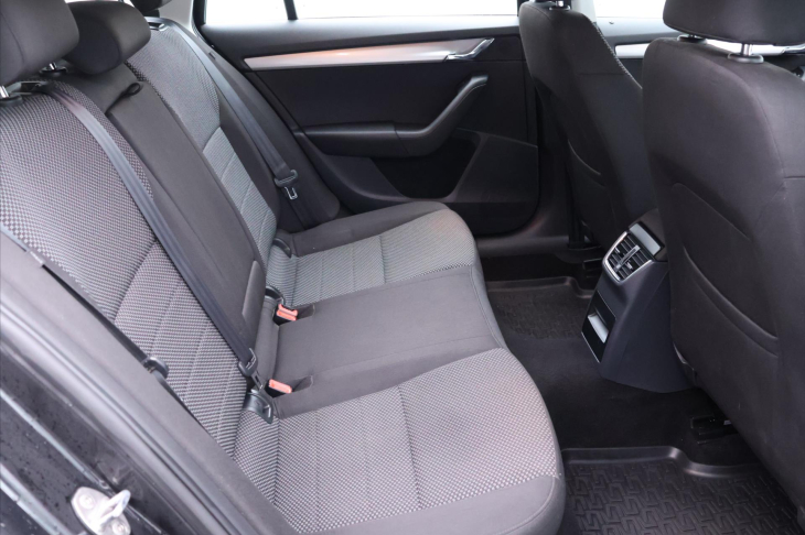 Škoda Octavia 1,4 TSI 103kW Serv.Kniha 1.Maj