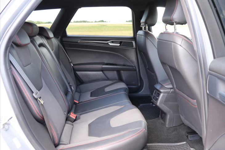 Ford Mondeo 2,0 TDCI 132kW ST LINE