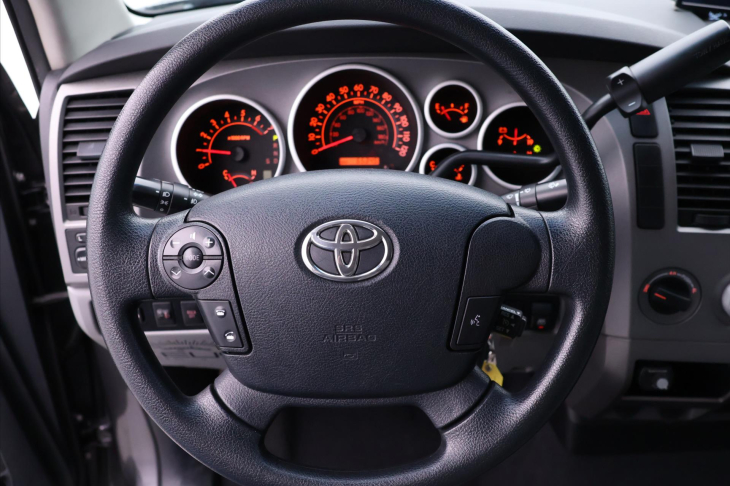 Toyota Tundra 5,7 V8 HEMI 285kW 4x4