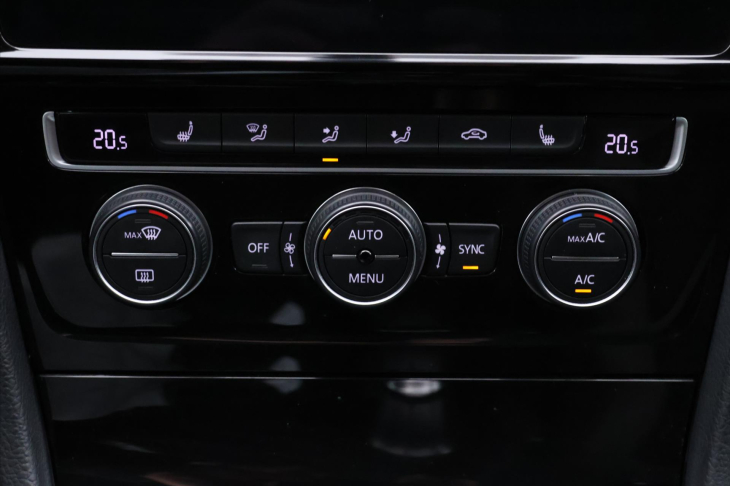 Volkswagen Golf 1,4 TSI 92kW Highline LED 1.Maj