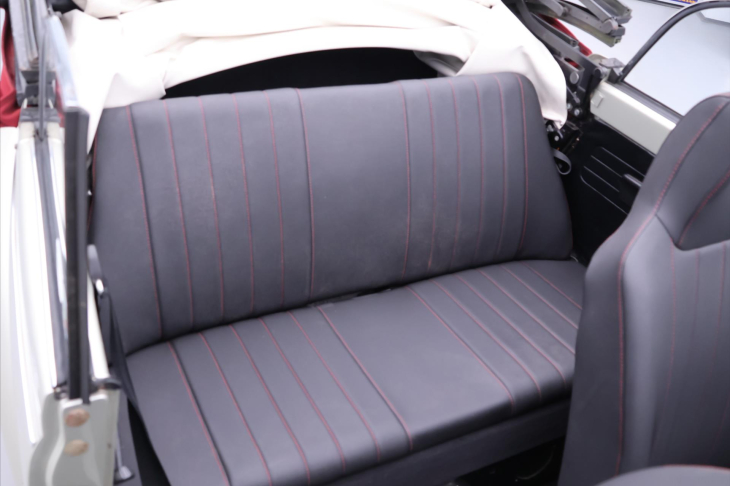 Volkswagen Beetle 1,3 1300 Cabrio