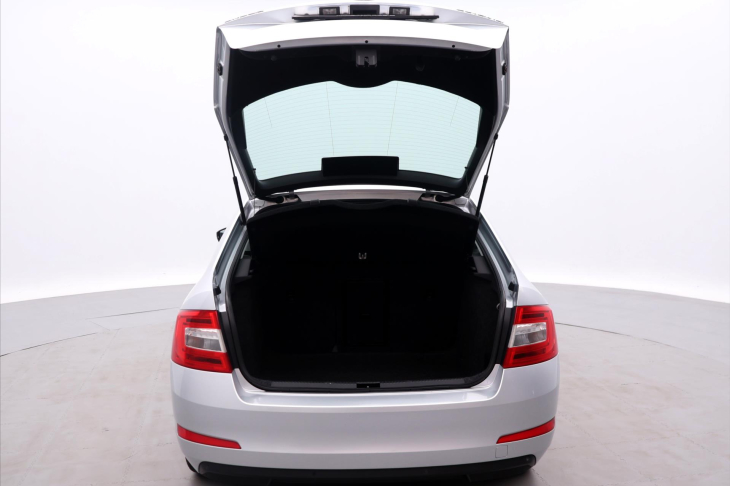 Škoda Octavia 1,6 TDI 77 kW Elegance Aut.klima
