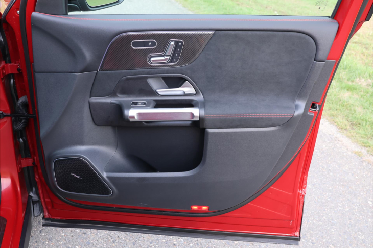 Mercedes-Benz GLB 2,0 220 4Matic AMG Premium