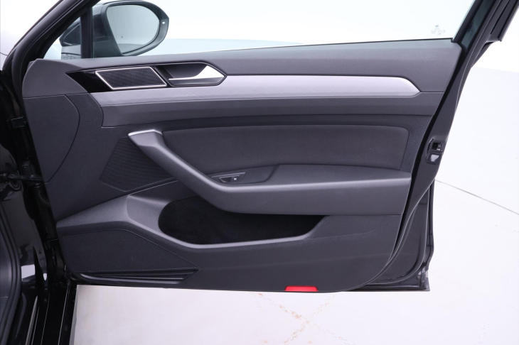 Volkswagen Passat 1,5 TSI 110kW DSG R-Line