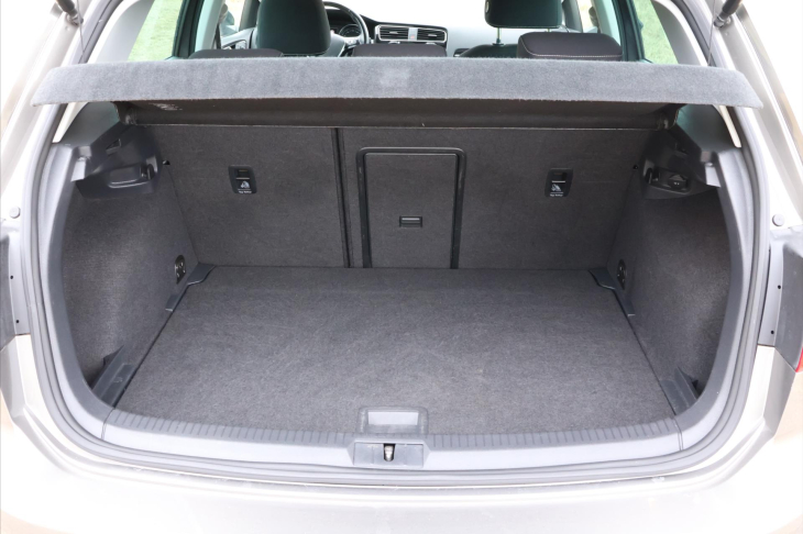 Volkswagen Golf 1,4 TSI 110kW Highline Navi
