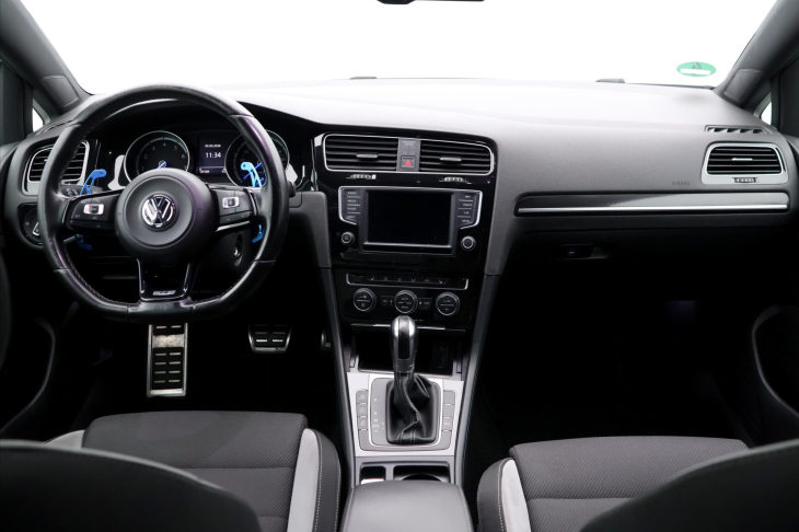Volkswagen Golf 2,0 TSI R 221kW DSG 4M 1.Maj