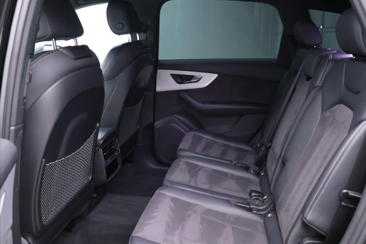 Audi Q7 3,0 TDI 210kW S-line CZ 1 Maj