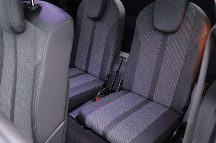 Peugeot 5008 1,5 HDI 96kW Allure CZ 7-Míst