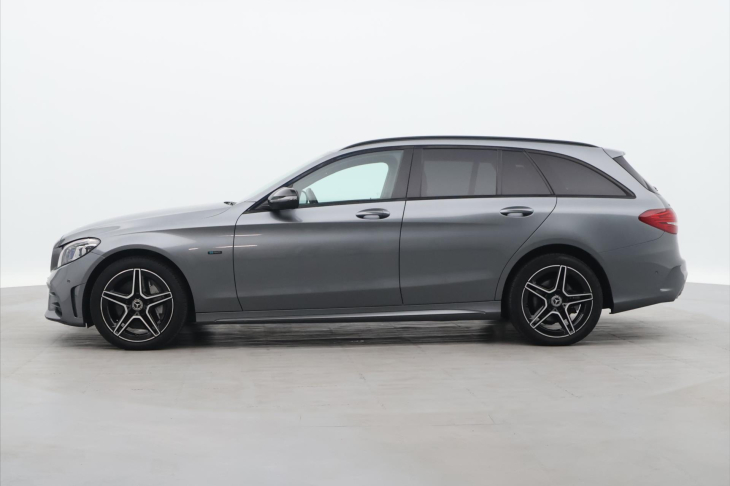 Mercedes-Benz Třídy C 2,0 300de 143kW AMG Night LED