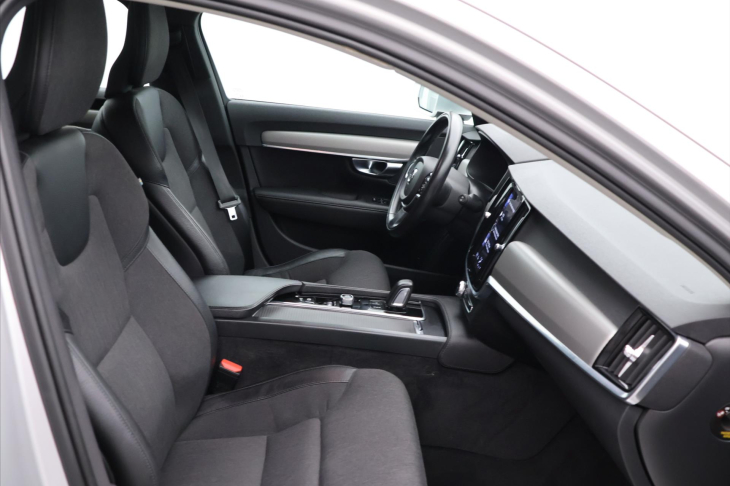 Volvo V90 2,0 D 145 kW Momentum Automat