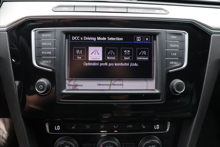 Volkswagen Passat 2,0 TDI 140kW DSG R-line CZ