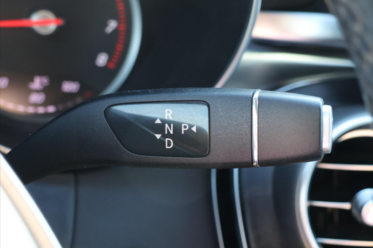 Mercedes-Benz Třídy C 2,0 200 T AMG LED Navi Kůže