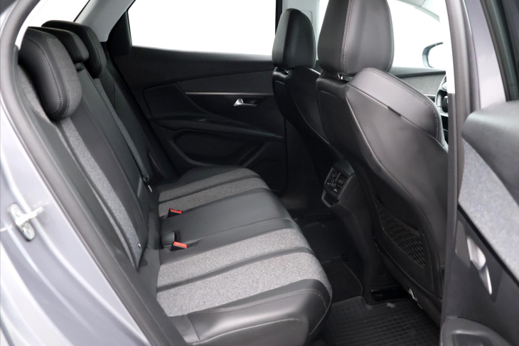 Peugeot 3008 2.0 BlueHDI 110 kW Allure CZ