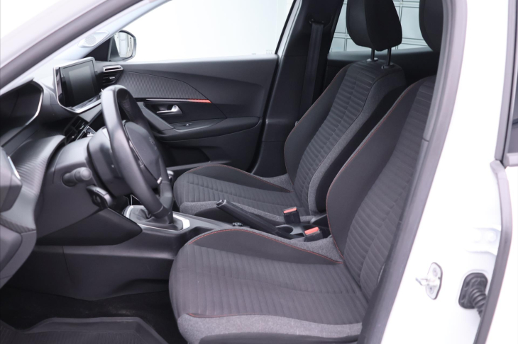 Peugeot 2008 1.2 PT 96kW CZ Active 1.Maj