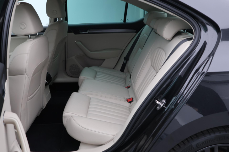 Škoda Superb 2,0 TDI DSG 4x4 CZ Style DPH
