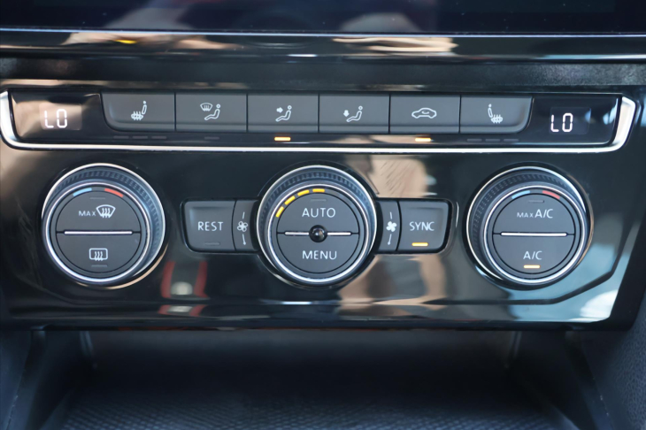 Volkswagen Passat 2,0 TDI 140kW DSG LED Aut.klima