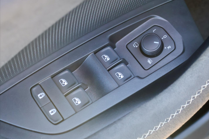 Škoda Kodiaq 2,0 TDI DSG 4x4 Sportline 7-Míst