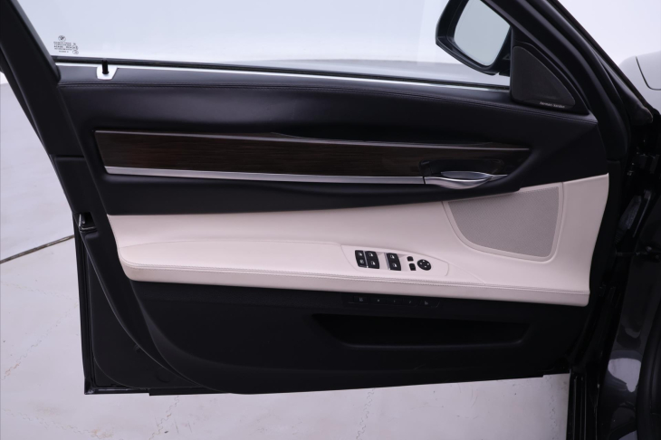 BMW Řada 7 3,0 190kW Xdrive ALU Kůže Šíbr