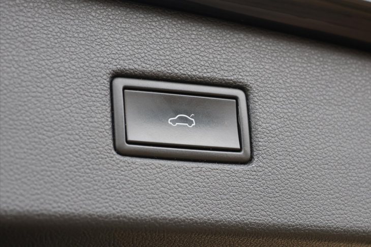 Volkswagen Tiguan 2,0 TDI DSG 4x4 CZ DPH R-Line