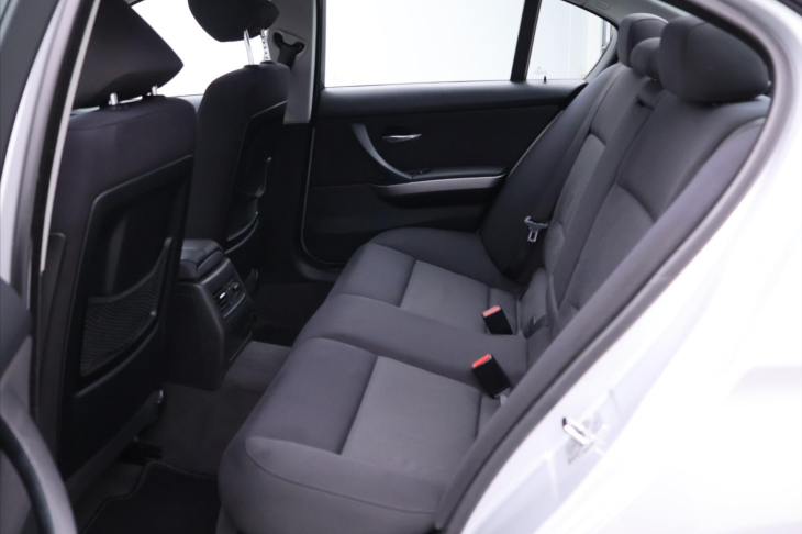 BMW Řada 3 2.0 320i 110kW Aut. Xenon