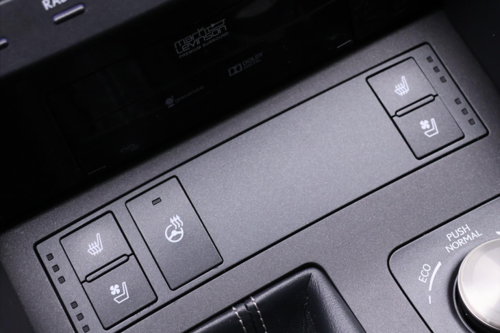 Lexus RC 300h 2,5 133kW F-Sport Navi CZ