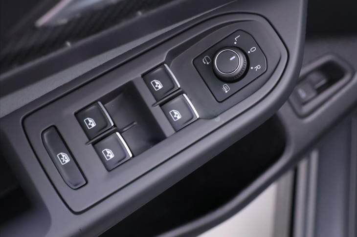 Volkswagen Golf 2,0 TDI R-line DSG Virtual DPH