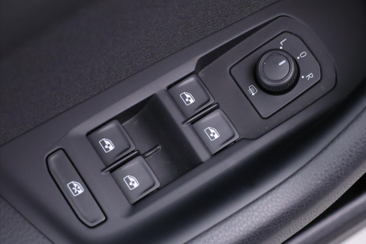 Volkswagen Passat 2,0 TDI 147kW DSG Matrix DPH