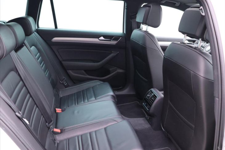 Volkswagen Passat 1,5 TSI DSG R-line Matrix DPH