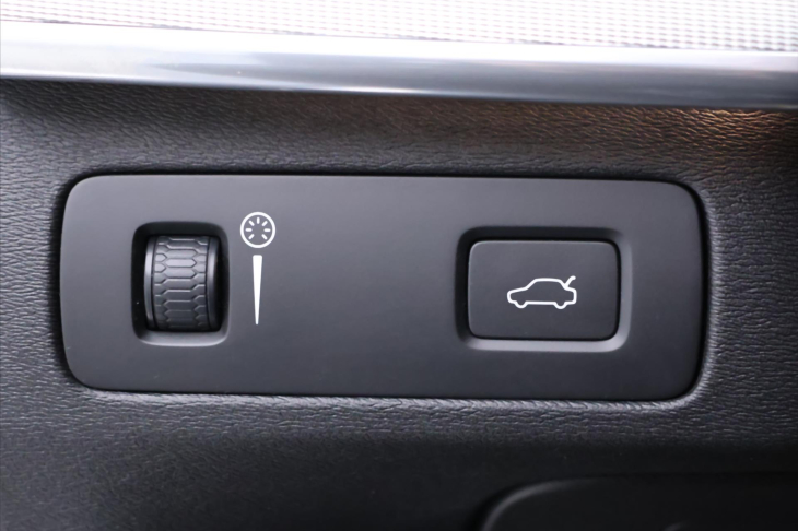 Volvo XC90 2,0 D5 Aut. AWD CZ R-Design