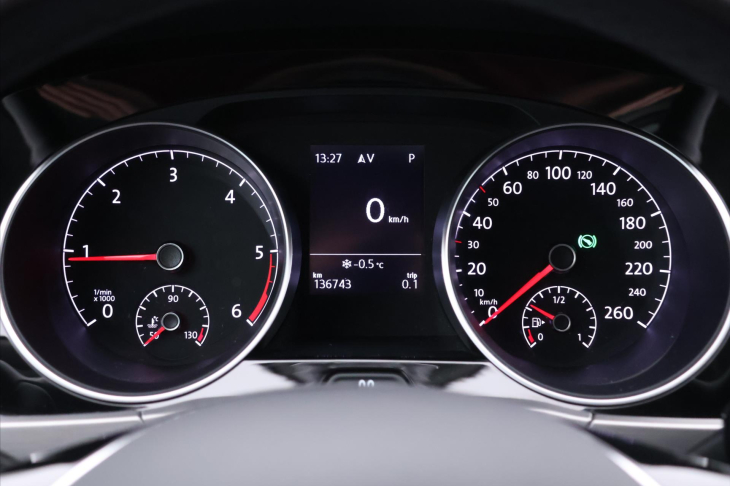 Volkswagen Touran 2,0 TDI 110kW DSG 1.Maj DPH