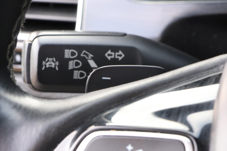 Volkswagen Touareg 3,0 TDI V6 DSG R-LINE CZ 4M