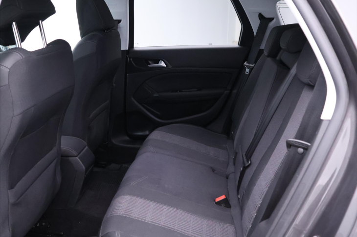 Peugeot 308 1,5 BlueHDI SW Allure Aut CZ DPH