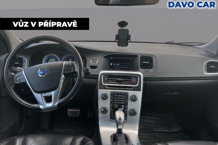 Volvo V60 2,4 D4 V5 120kW AWD R-design