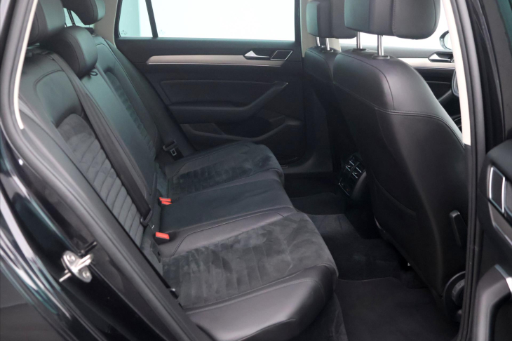 Volkswagen Passat 1,6 TDI Highline Tažné Panorama