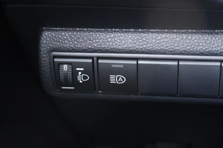 Toyota Corolla 1,8 Hybrid e-CVT 1.Maj DPH GR