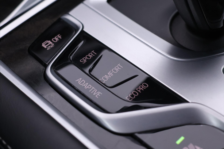 BMW Řada 7 4,4 750i 330kW xDrive DPH