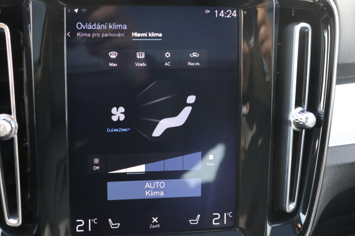 Volvo XC40 2,0 D4 AWD Panorama Tažné