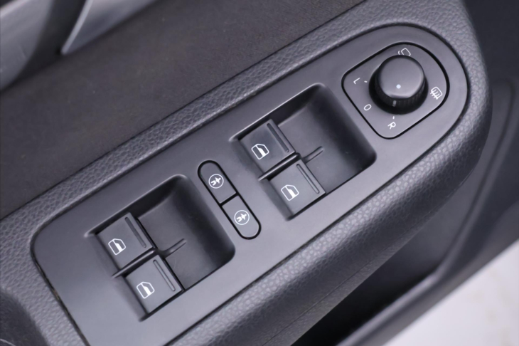 Volkswagen Sharan 2,0 TDI 103kW Aut.klima 7-Míst