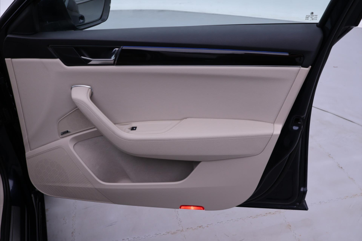 Škoda Superb 2,0 TDI 4x4 DSG L&K Matrix DPH