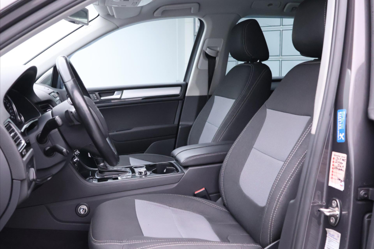 Volkswagen Touareg 3,0 TDI 150kW V6 Kam. Klim. CZ